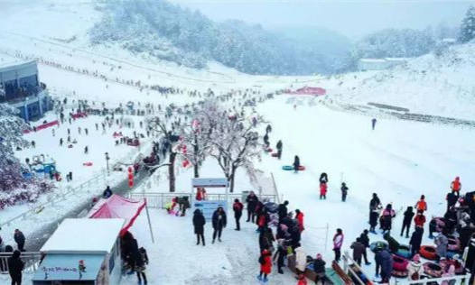 曾家山滑雪場對外營業 朝天旅游開啟“冰雪模式”