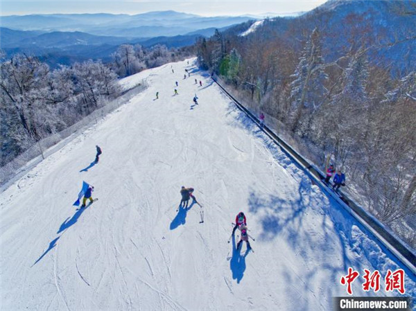 亞布力陽(yáng)光度假村滑雪場(chǎng)