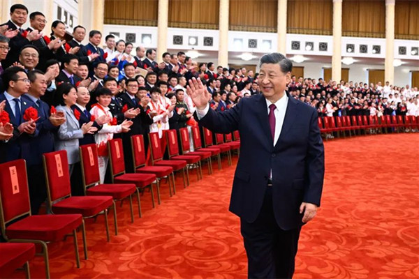 2022年4月8日，北京冬奧會(huì)、冬殘奧會(huì)總結(jié)表彰大會(huì)前，習(xí)近平總書記會(huì)見北京冬奧會(huì)、冬殘奧會(huì)突出貢獻(xiàn)集體代表、突出貢獻(xiàn)個(gè)人和中國體育代表團(tuán)成員。